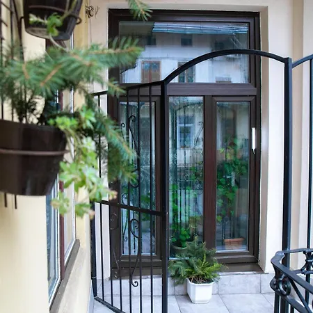 Svitla Zatyszna: Cozy With Balcony Near Opera Apartment *