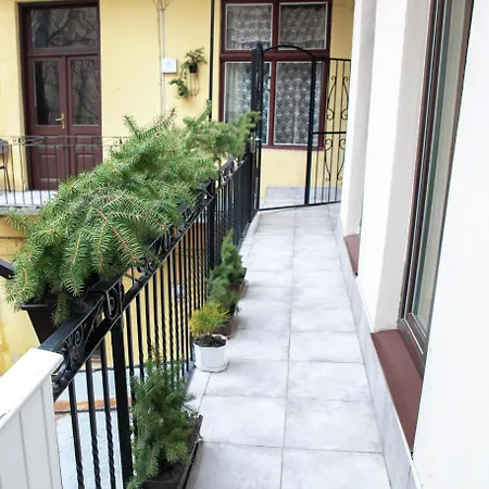 Svitla Zatyszna: Cozy With Balcony Near Opera Lviv