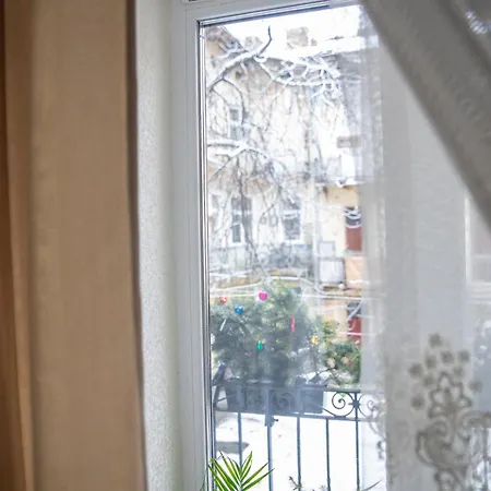 Svitla Zatyszna: Cozy With Balcony Near Opera