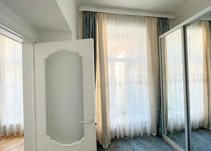 Svitla Zatyszna: Cozy With Balcony Near Opera Apartment *