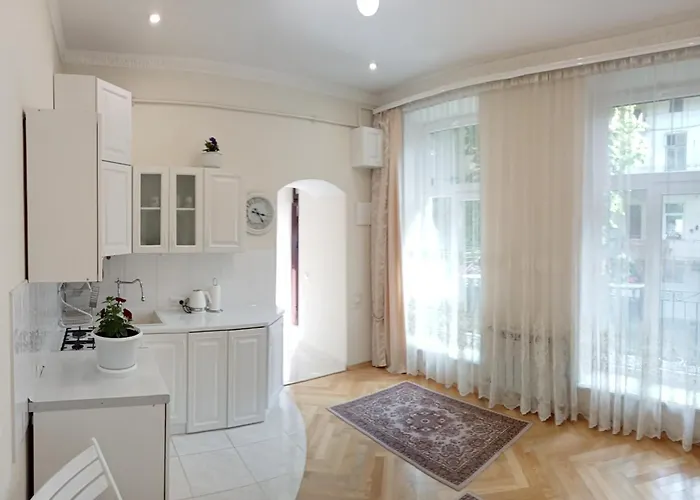 Svitla Zatyszna: Cozy With Balcony Near Opera Apartment *