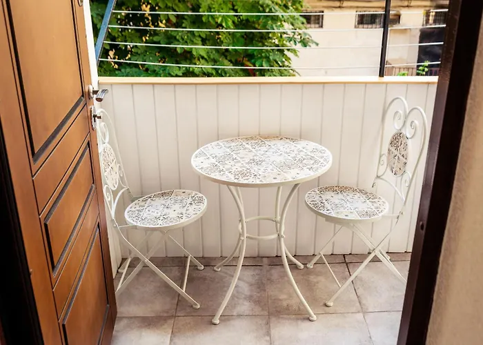 Svitla Zatyszna: Cozy With Balcony Near Opera Apartment Lviv