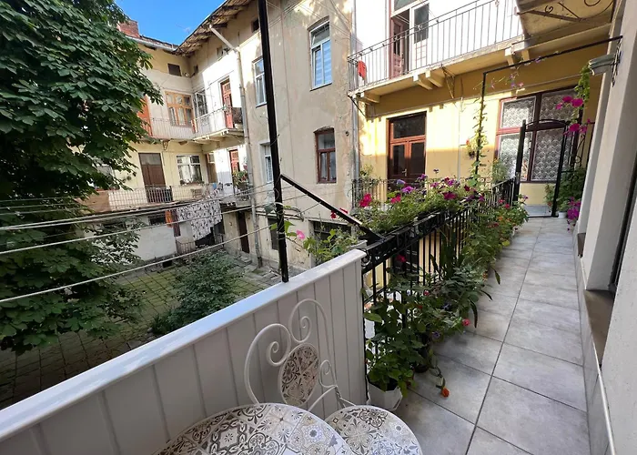 Svitla Zatyszna: Cozy With Balcony Near Opera