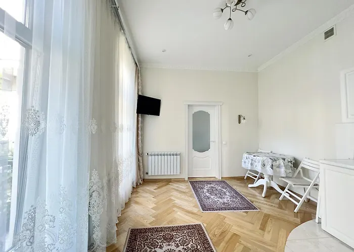 Svitla Zatyszna: Cozy With Balcony Near Opera * Lviv