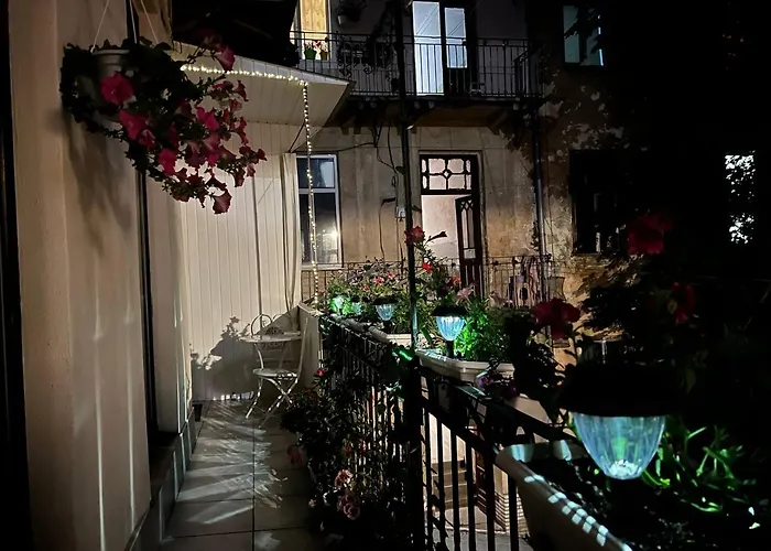 Apartment Svitla Zatyszna: Cozy With Balcony Near Opera Lviv