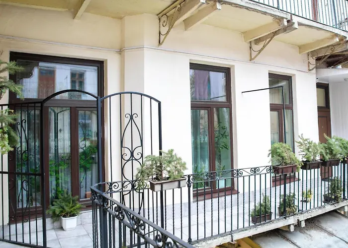 Apartment Svitla Zatyszna: Cozy With Balcony Near Opera Lviv
