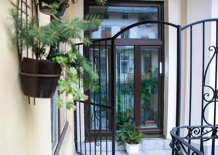 Svitla Zatyszna: Cozy With Balcony Near Opera Apartment *