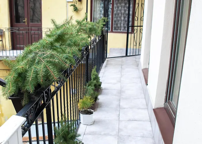 Svitla Zatyszna: Cozy With Balcony Near Opera Lviv