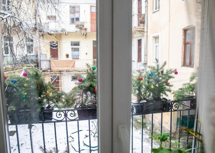 Svitla Zatyszna: Cozy With Balcony Near Opera Apartment Lviv